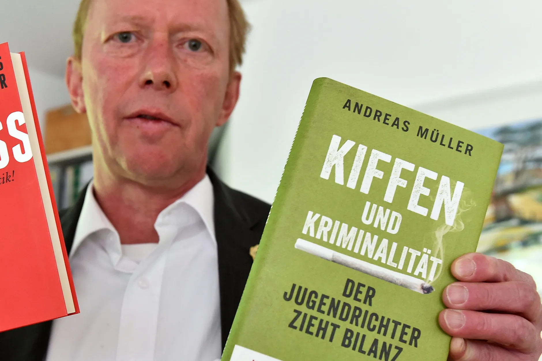 Der Bernauer Amtsrichter Andreas Müller schrieb das Buch „Kiffen und Kriminalität“.
