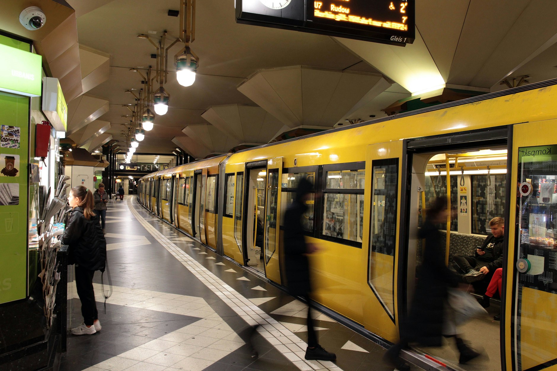 End-Bahnhof der U7 im Westen: Rathaus Spandau. Diskutiert wird auch die nördliche Verlängerung der U7 Richtung Heerstraße.
