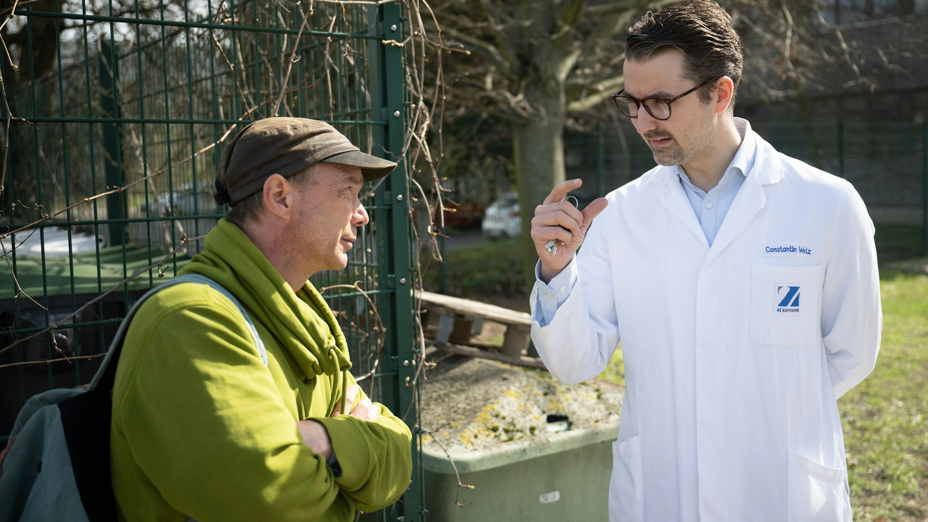 Torsten Dietrich (l.), Vorsitzender des Cannabis Social Club Berlin, arbeitet mit Constantin Welz, Geschäftsführer AS Biopharm, zusammen. Biopharm hilft bei der Lagerung und wird das Cannabis untersuchen.