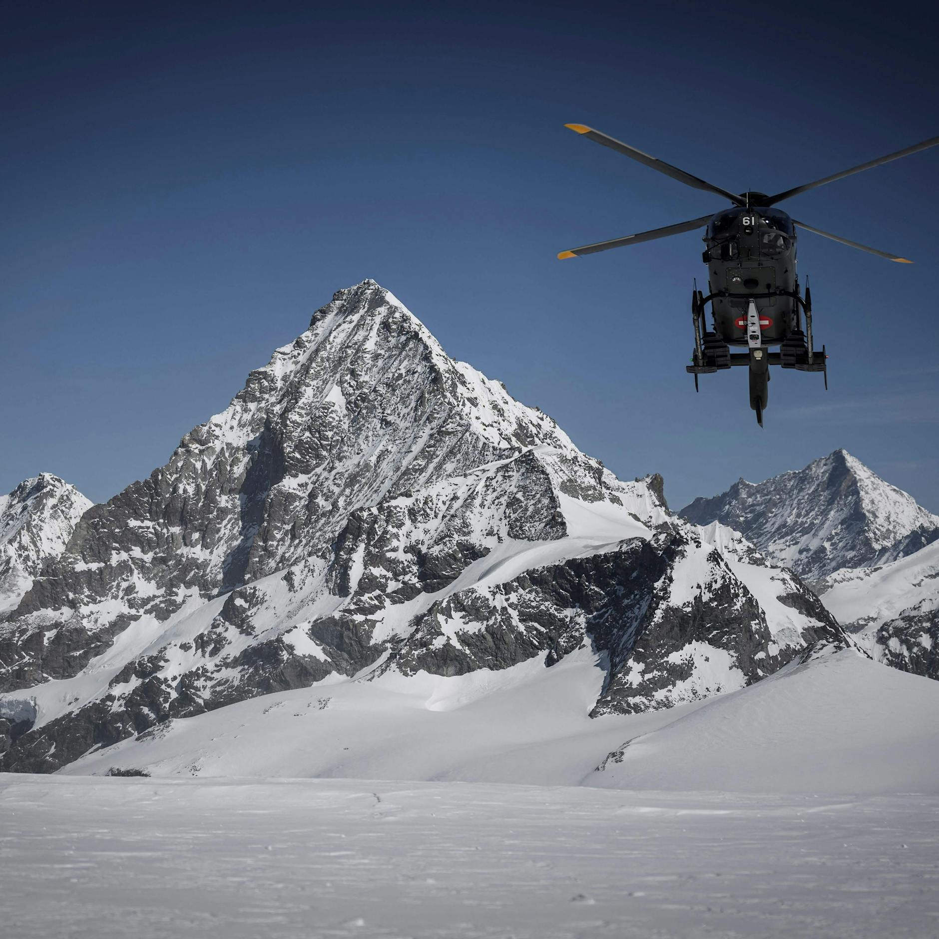 MIT VIDEO! Riesen-Lawine reißt drei Menschen in den Tod