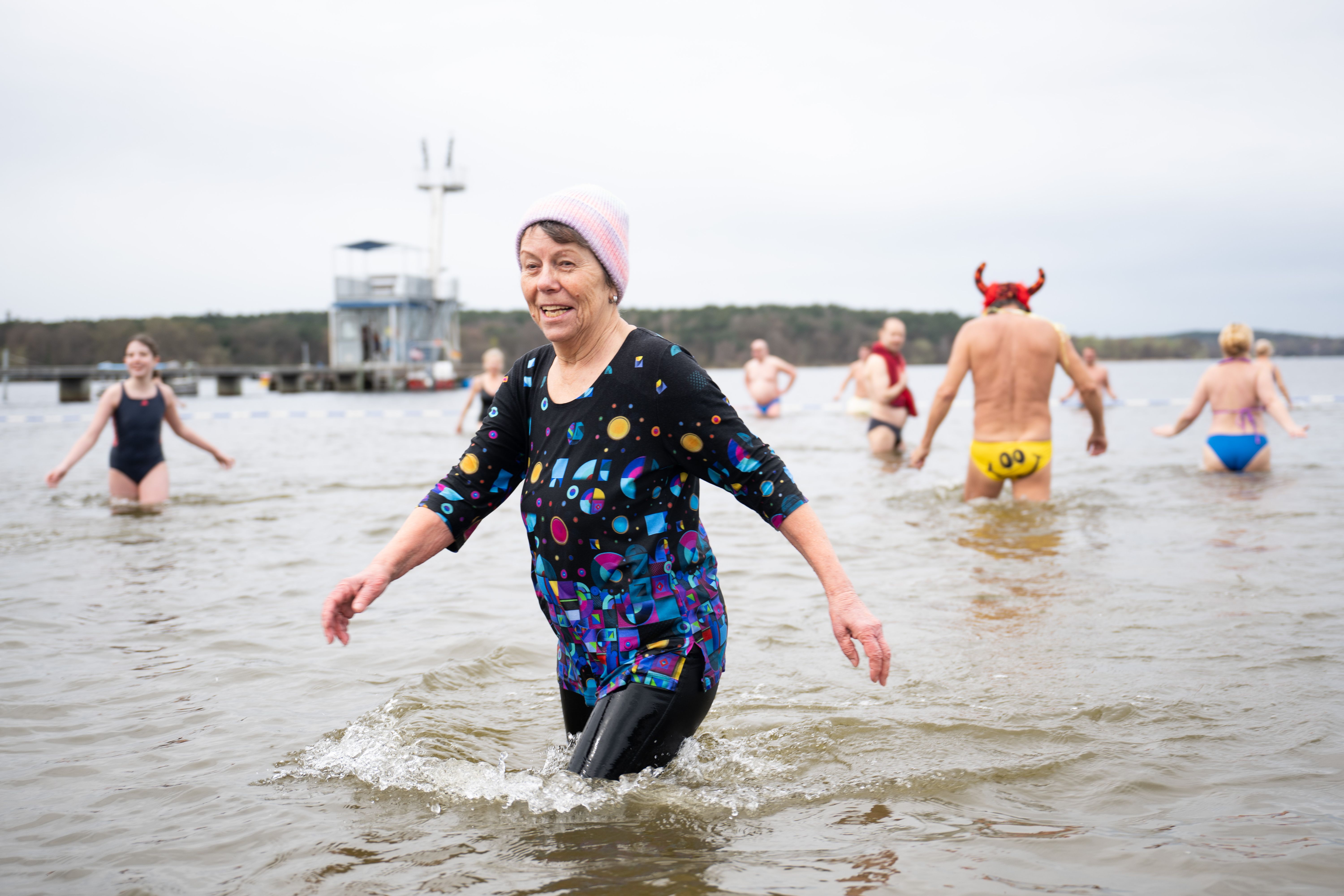 Image - Fast 10.000 Besucher beim Anbaden im Strandbad Wannsee