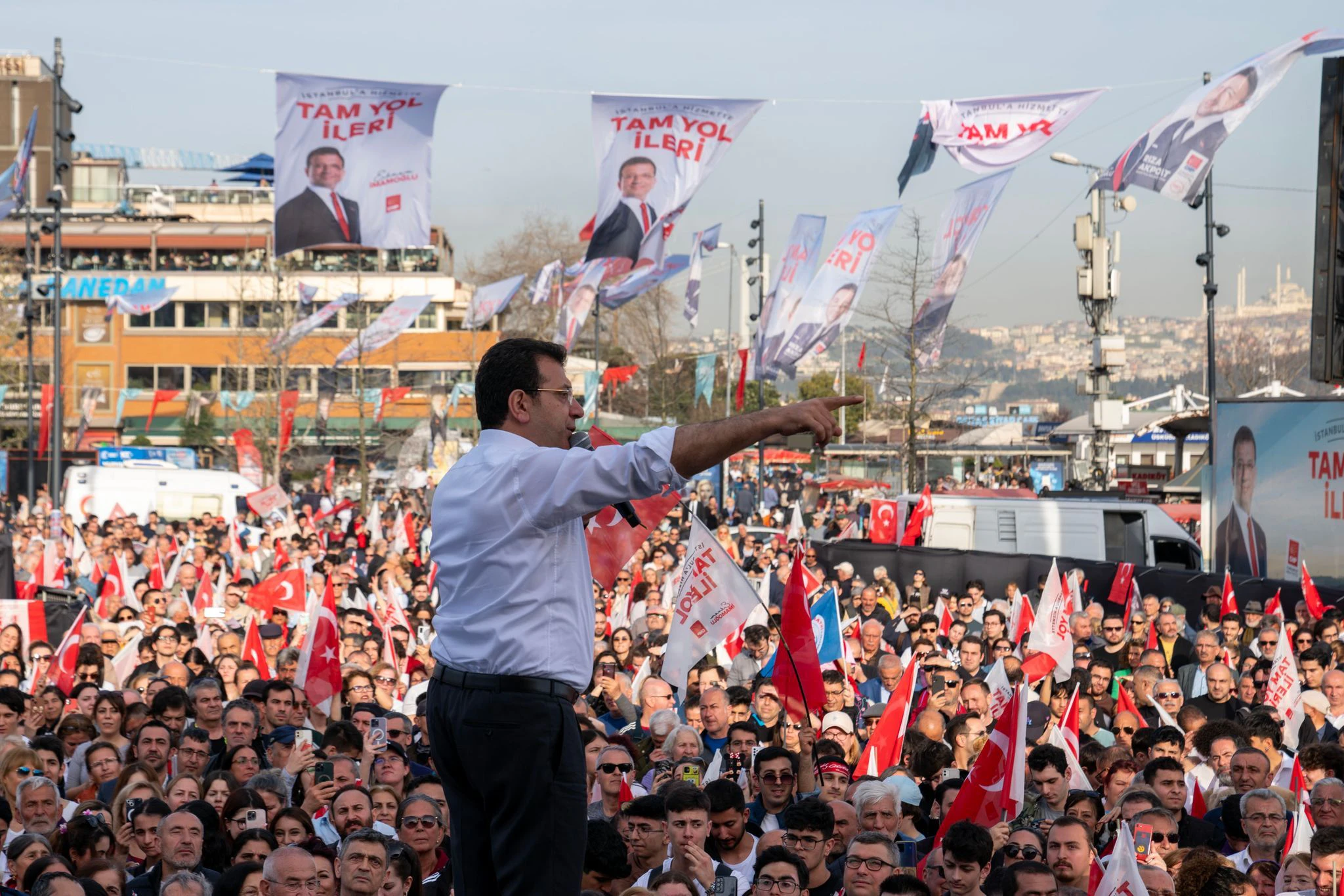 dpatopbilder - Ekrem Imamoglu konnte keinen Oppositionsblock hinter sich vereinen - und entschied die Wahl dennoch für sich.  a