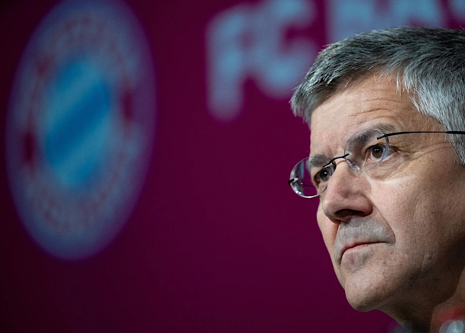 ARCHIV - FCB-Präsident Herbert Hainer hat die Mannschaft nach dem 0:2 gegen Dortmund kritisiert.  