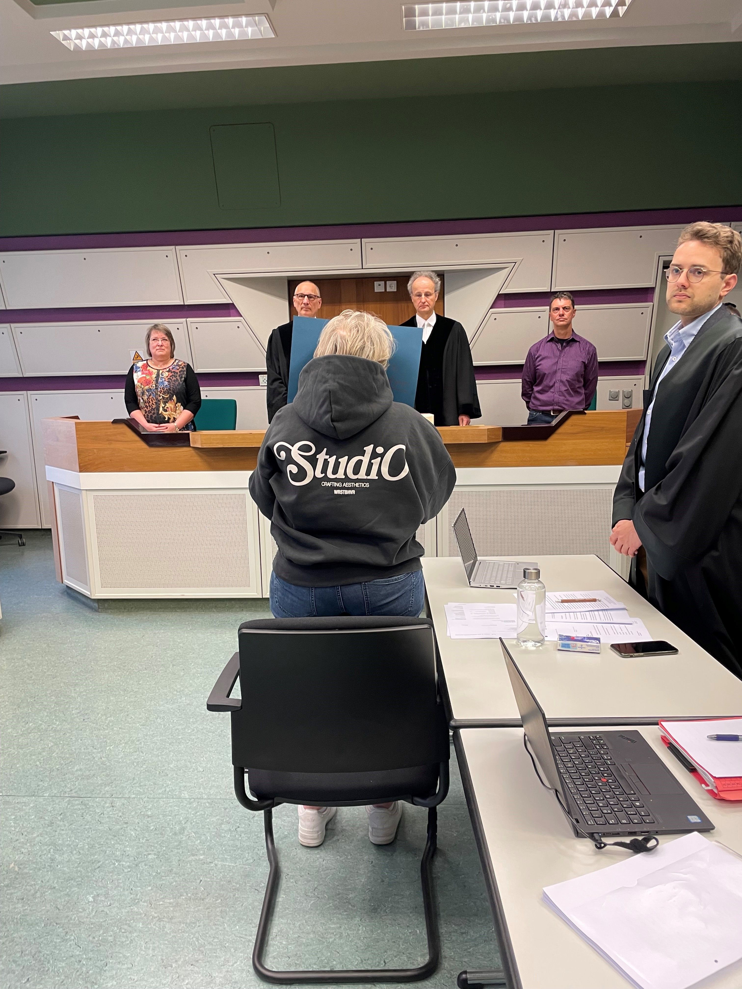 Knallhart-Urteil gegen Betriebswirtin, die das Betrügen nicht lässt