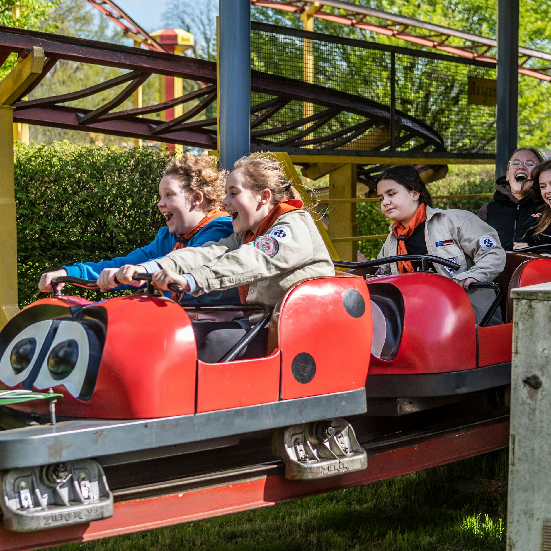 Image - Karls Erdbeerhof in Elstal: Achterbahn bleibt stehen, Kinder rufen um Hilfe