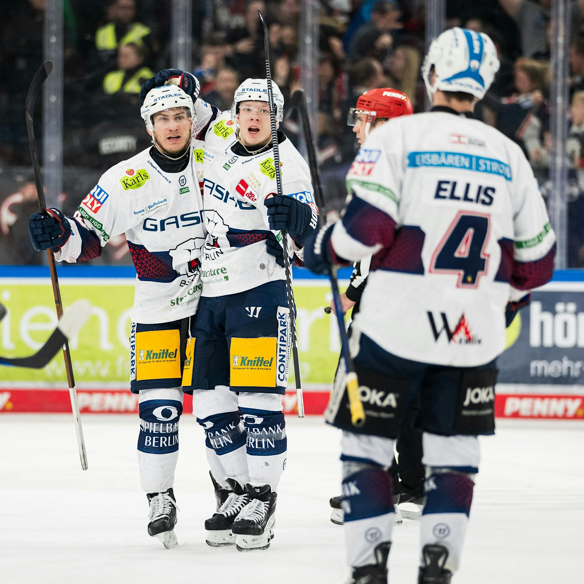 Eisbären gewinnen Marathon-Match in Straubing