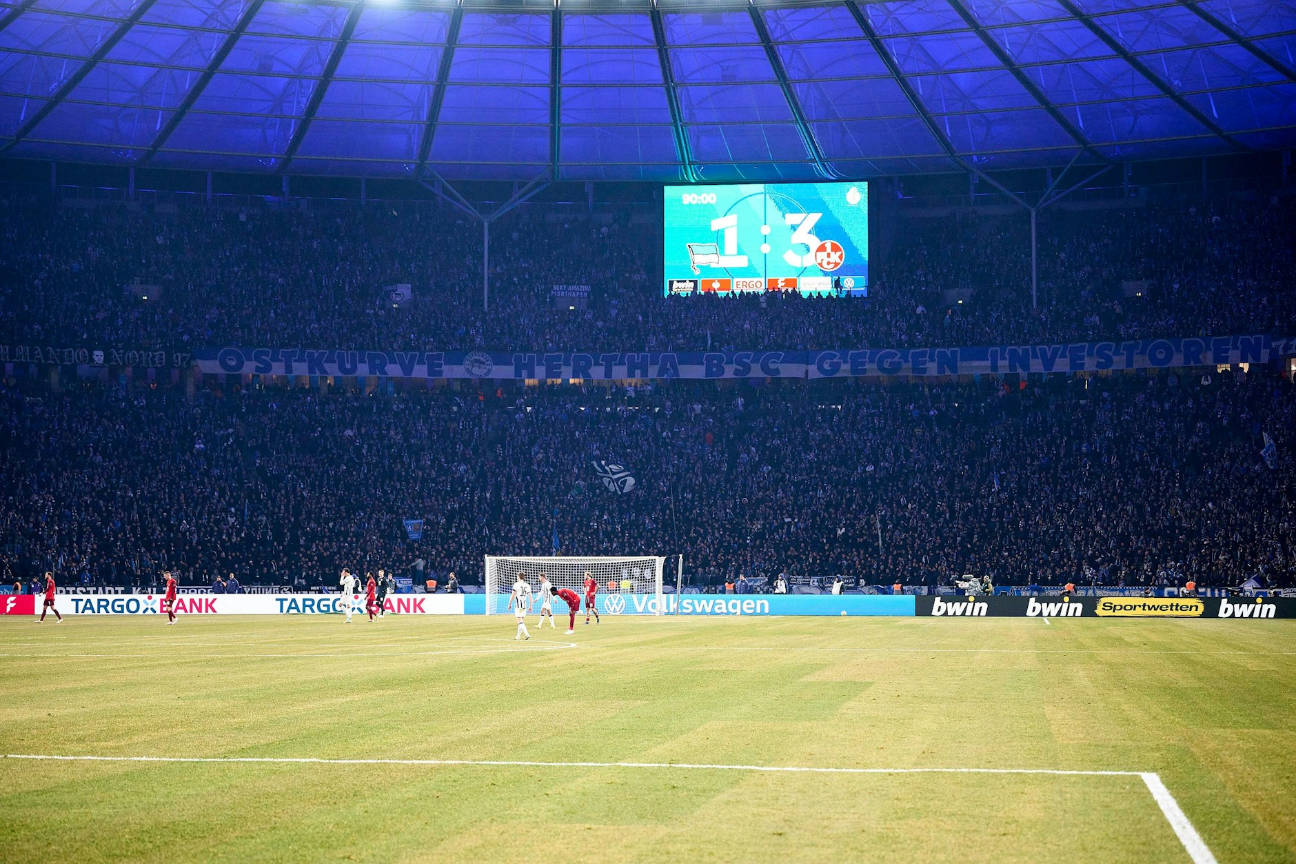 Die brutale Realität am 31. Januar steht auf der Anzeigentafel. Hertha BSC verlor das Pokalviertelfinale im Olympiastadion mit 1:3 gegen Kaiserslautern.