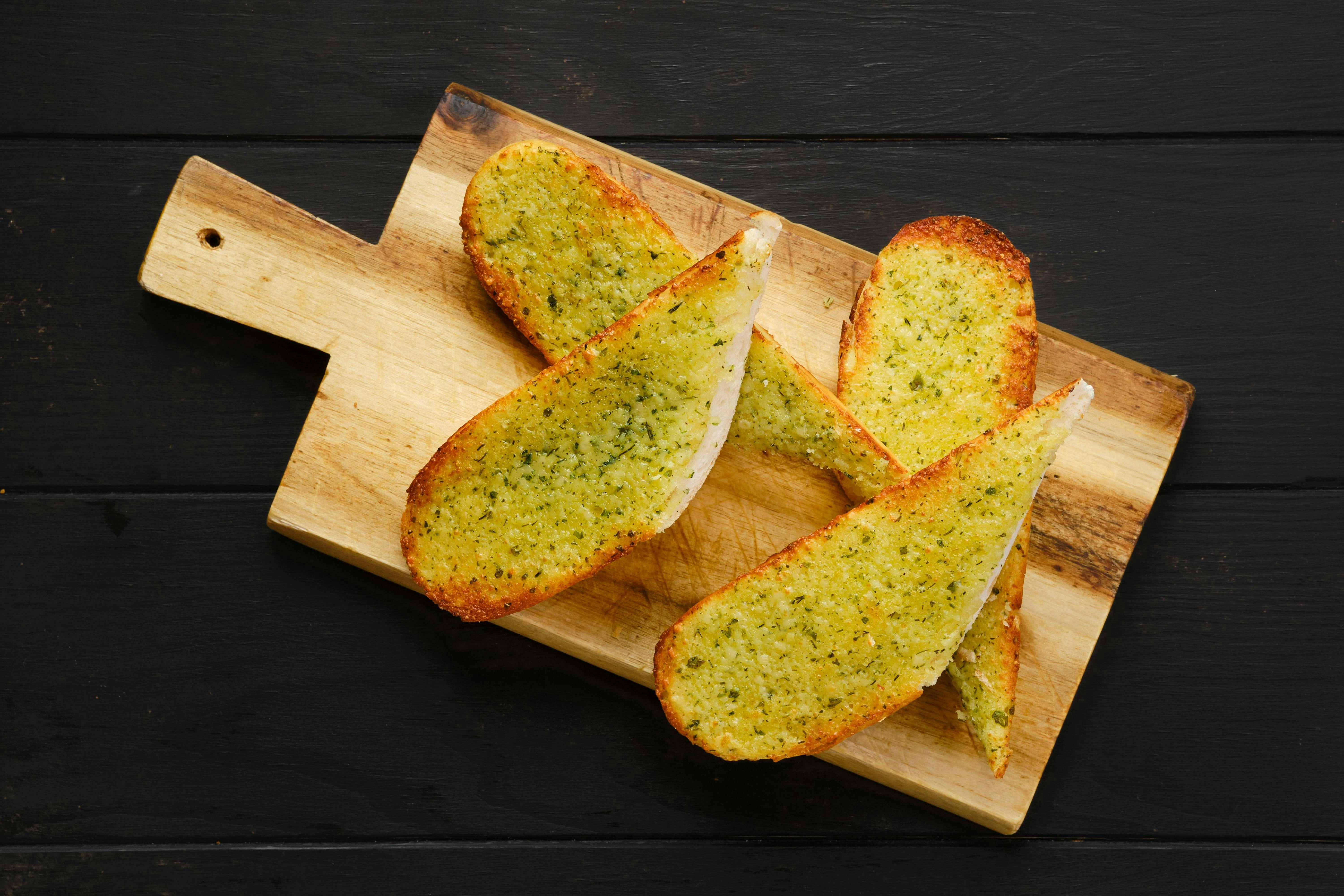 Das beste Rezept für Knoblauchbrot mit Parmesan: Knusprig und perfekt ...