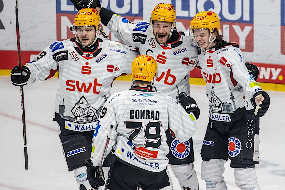 ARCHIV - Die Fischtown Pinguins sind mit einem Sieg in die Halbfinal-Playoffs gestartet.  