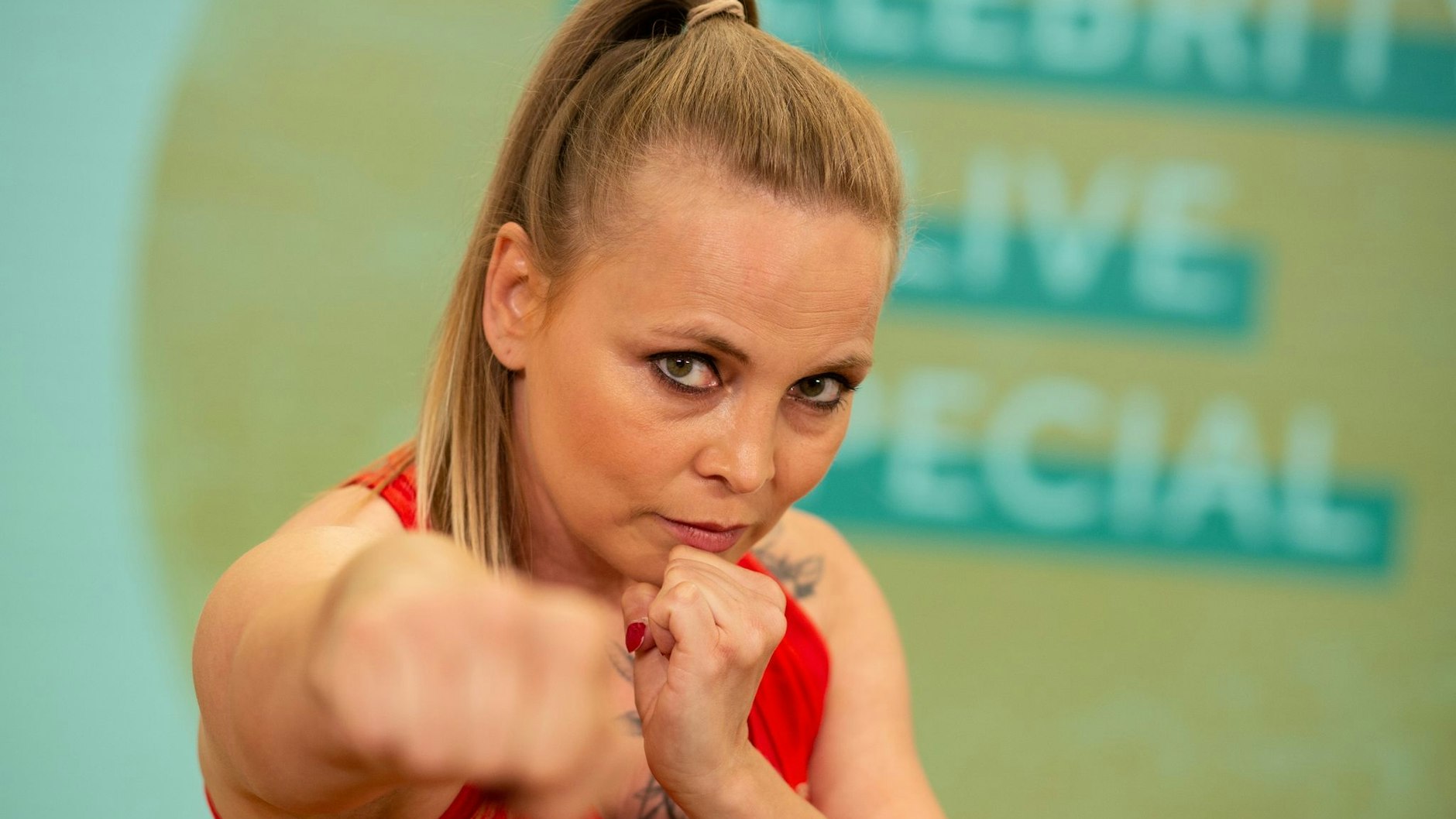 Regina Halmich freut sich auf den Boxkampf gegen Stefan Raab.
