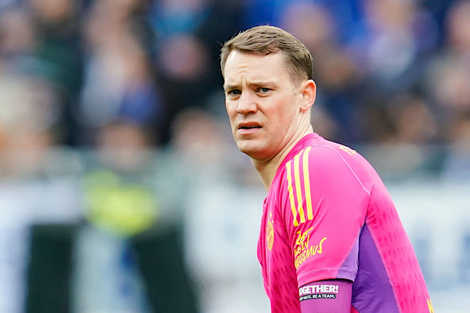 ARCHIV - Bayern-Torwart Manuel Neuer ist wieder ins Lauftraining eingestiegen.  