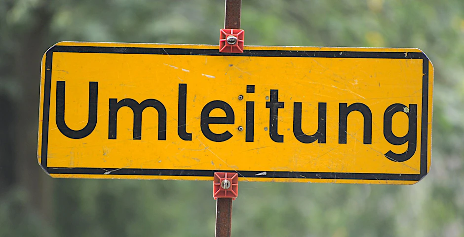 ARCHIV - Umleitungen sind ausgeschildert.  
