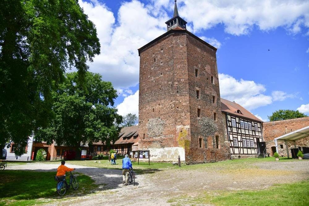 In der Burg Beskow findet eine Ausstellung zum Thema Kolonialismus statt.