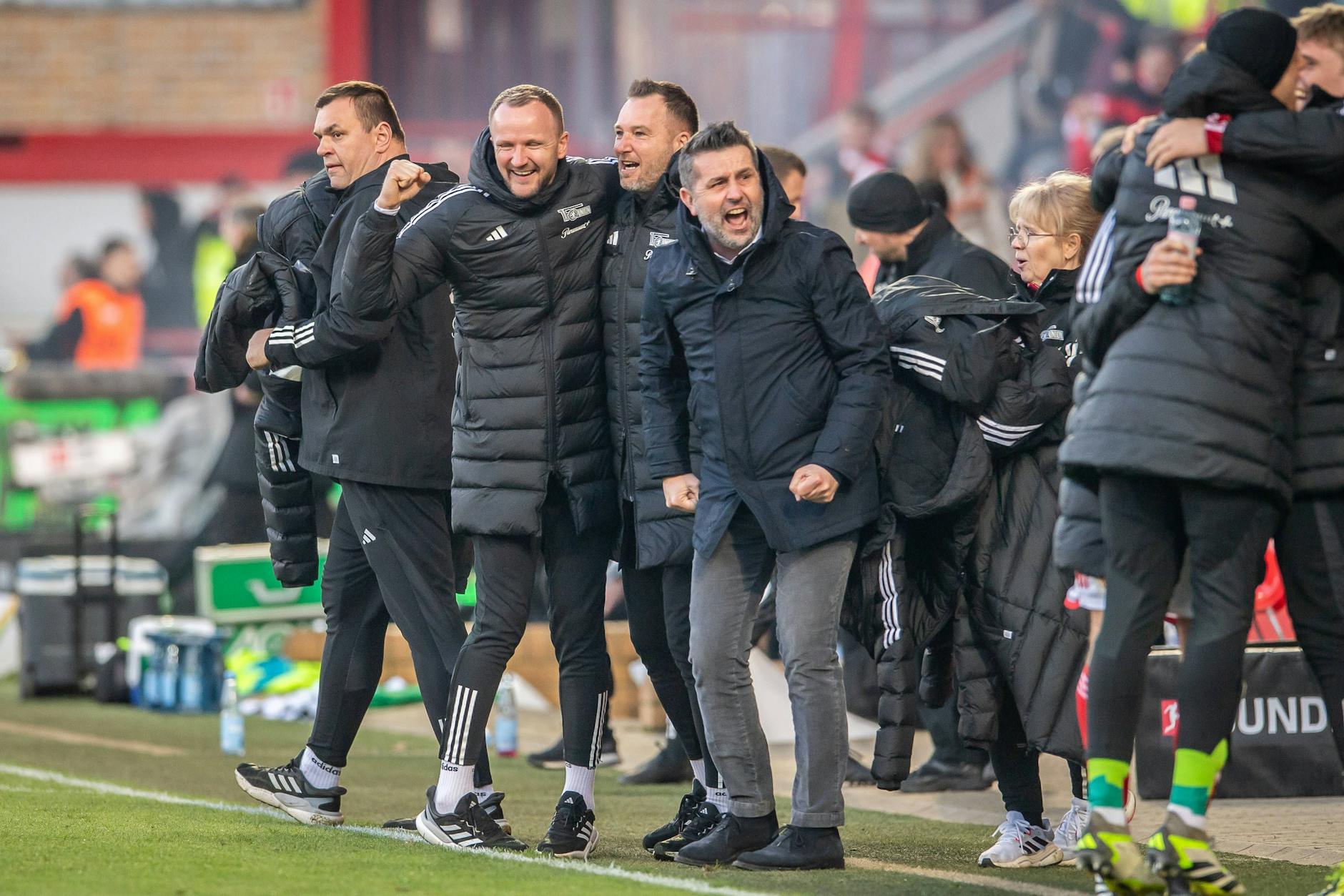 Zu Hause stark: Trainer Nenad Bjelica (52) und der 1. FC Union wollen am Sonnabend auch gegen Bayer Leverkusen wieder jubeln.