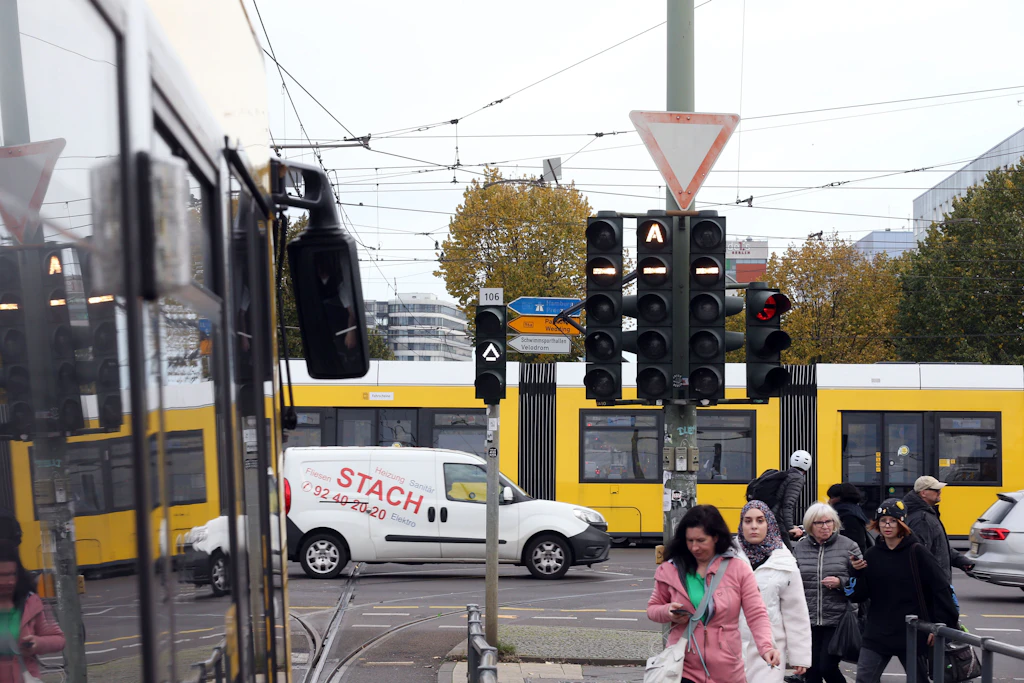 Friedrichshain: Umbau der Petersburger Straße beginnt – Vollsperrungen geplant