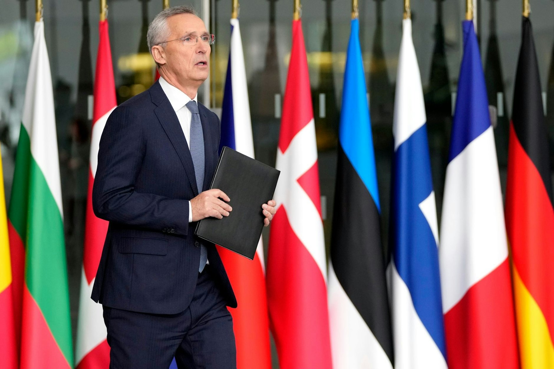 dpatopbilder - Jens Stoltenberg, Generalsekretär der Nato, kommt zu einem Treffen der Außenminister in Brüssel. Hier soll darüber beraten werden, wie die Nato die Ukraine in Zukunft besser unterstützen kann.  