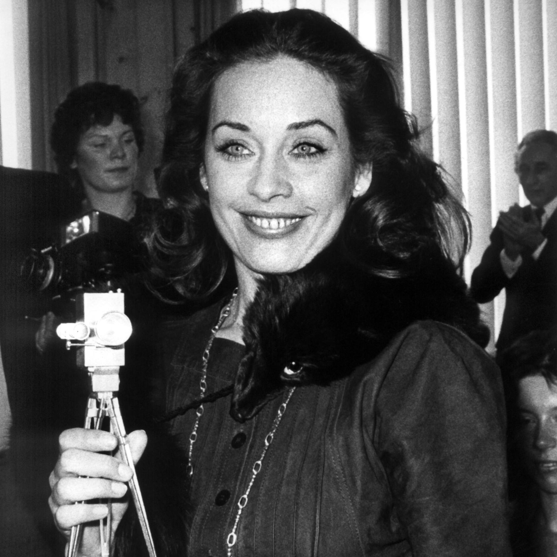 Die deutsche Schauspielerin und TV-Produzentin Vera Tschechowa erhielt 1978 in Berlin eine Goldene Kamera für den Fernsehfilm „Zeit der Empfindsamkeit“. 