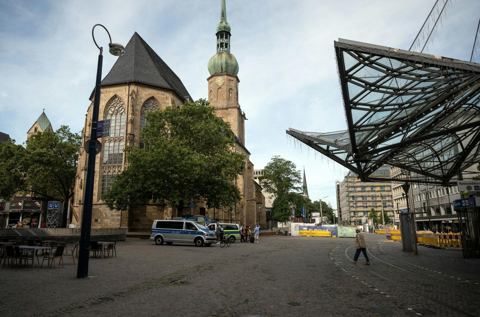 ARCHIV - In der Nähe der Reinoldikirche kam es zu einem tragischen Polizei-Einsatz.