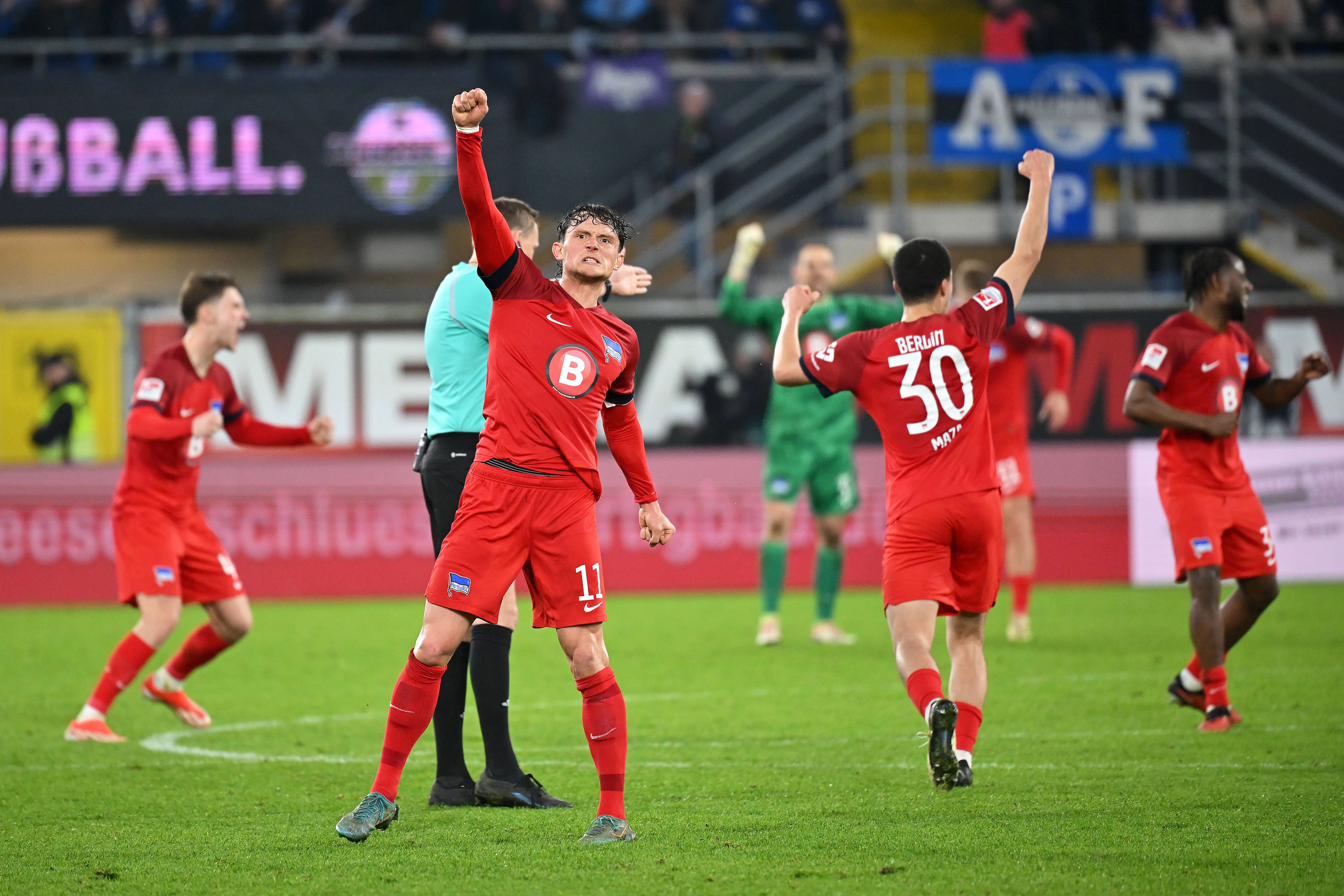 Millimeter und Mentalität: Hertha BSC gewinnt in Paderborn ein völlig verrücktes Spiel!