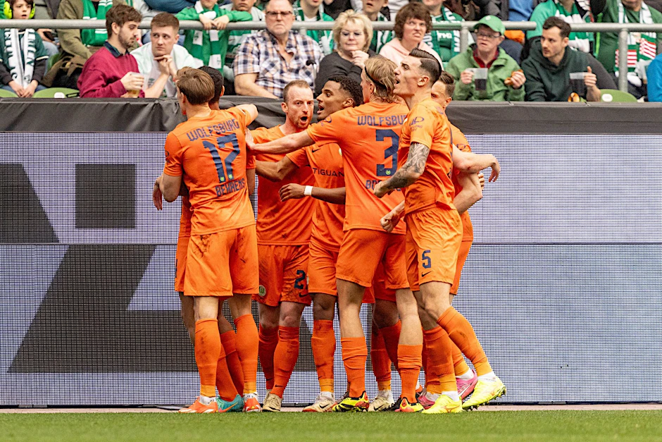 Wolfsburg setzte sich in Bremen mit 2:0 durch.  