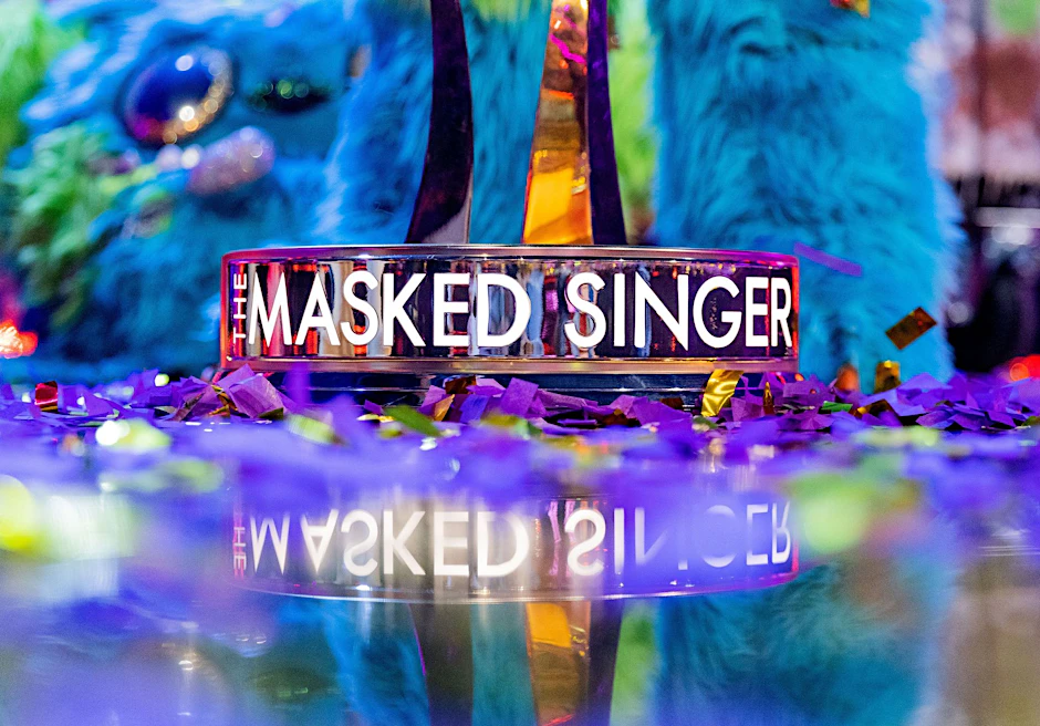 ARCHIV - "The Masked Singer" ist auf dem Siegerpokal der Live-Musikshow zu sehen.  