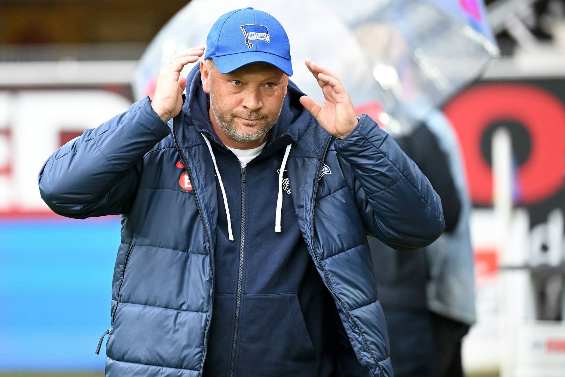 Hertha-Trainer Pal Dardai (48) sprach vor dem Spiel in Paderborn über seinen Eklat bei der Pressekonferenz am Mittwoch. 