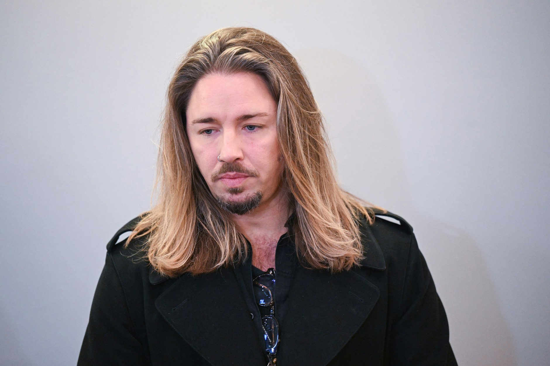 Geständnis vor Gericht: Gil Ofarim Ende November 2023 im Saal des Landgerichts in Leipzig.