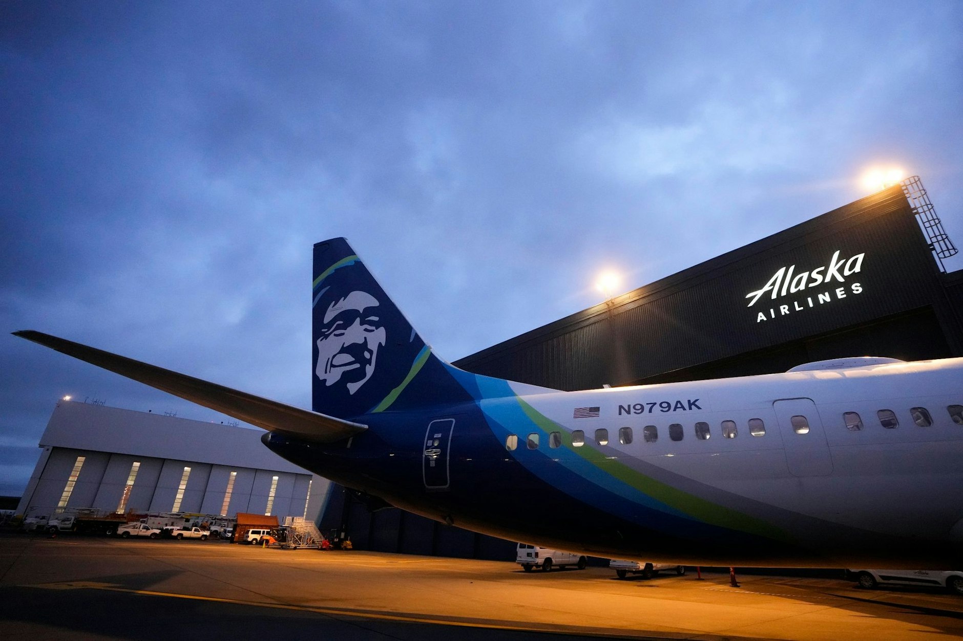 ARCHIV - Eine Boeing 737-9 Max von Alaska Airlines auf dem Seattle-Tacoma International Airport.  