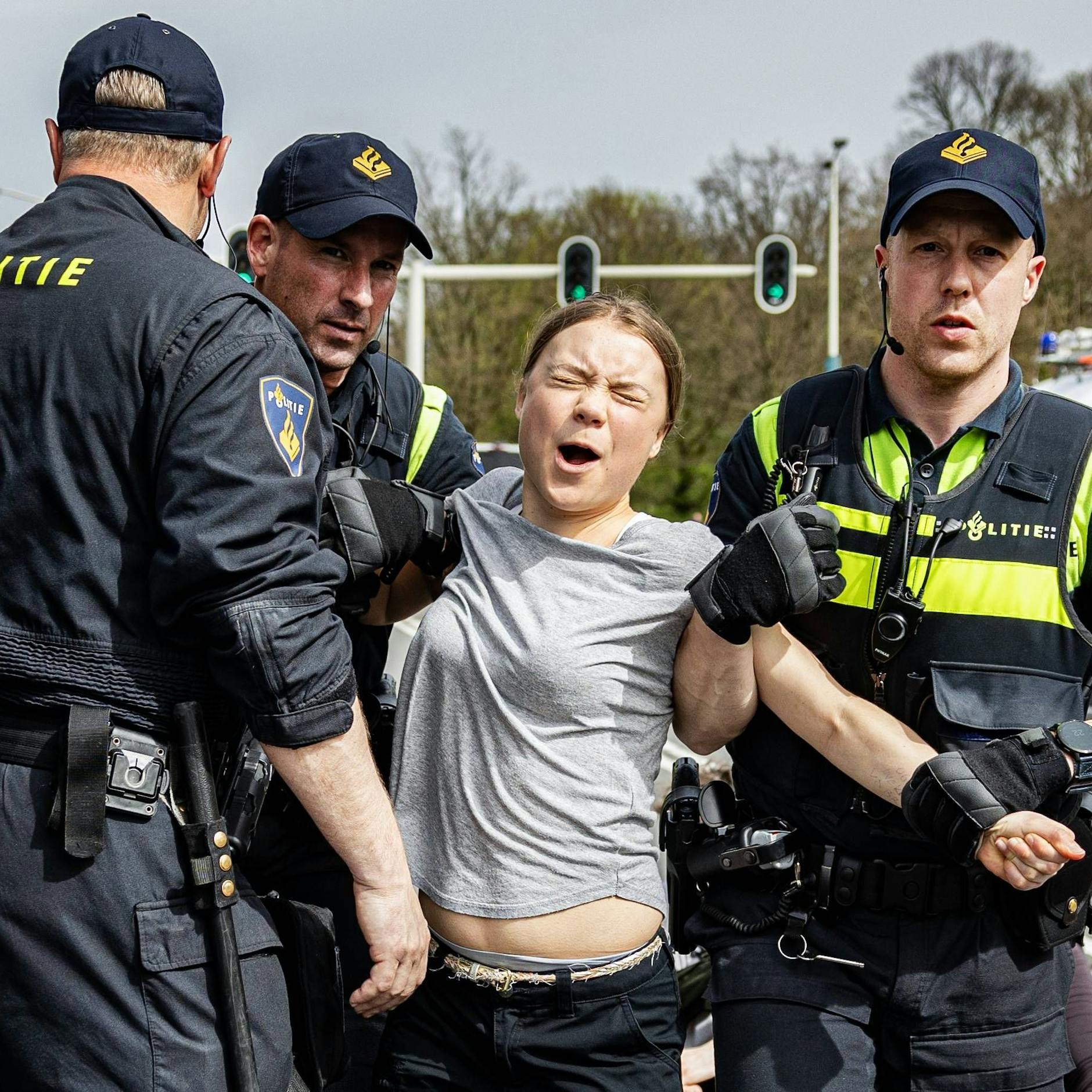 Image - Den Haag: Polizei führt Klimaaktivistin Greta Thunberg ab