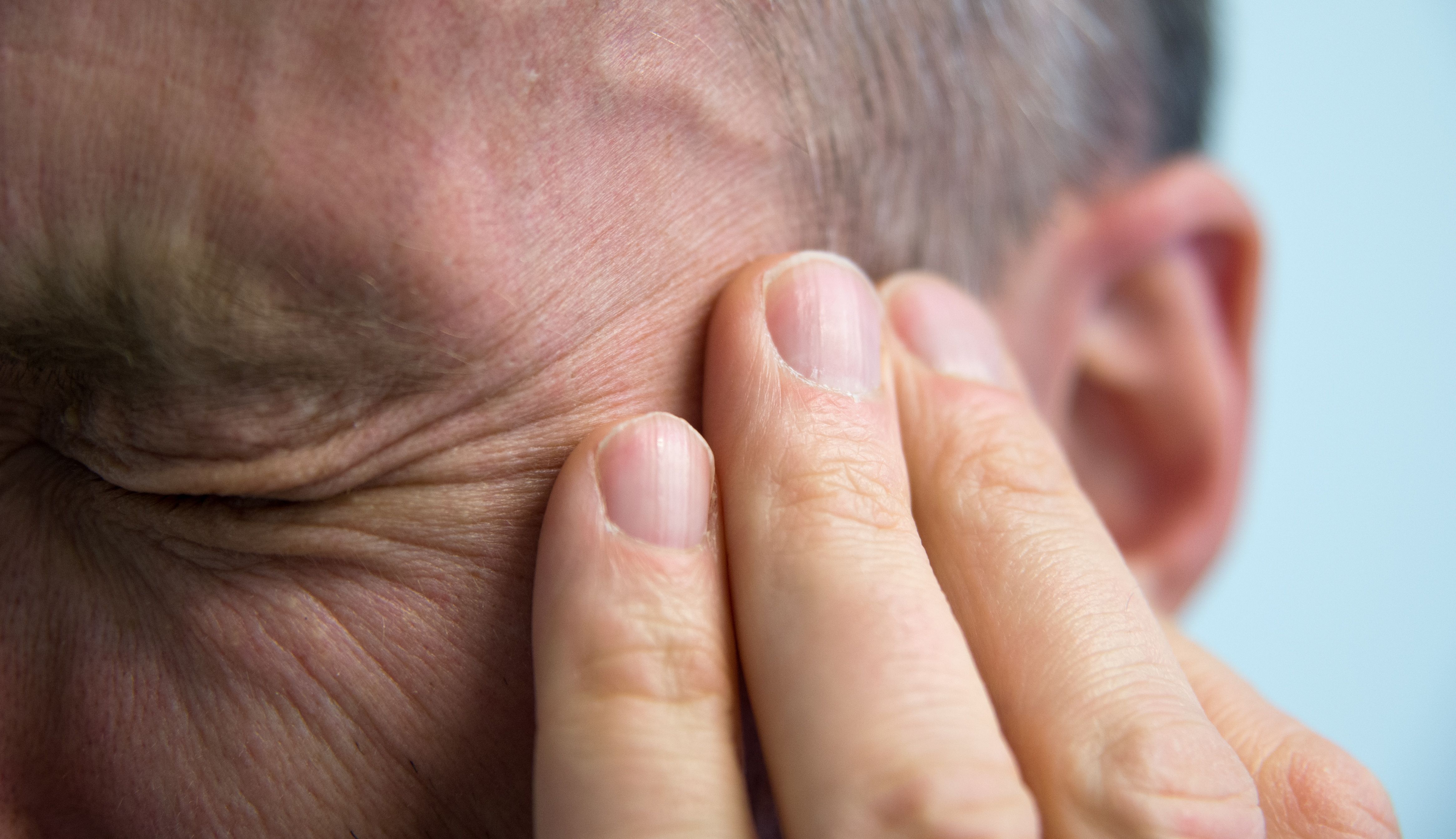 Plötzliche Kopfschmerzen? Das könnte am Wetter liegen!