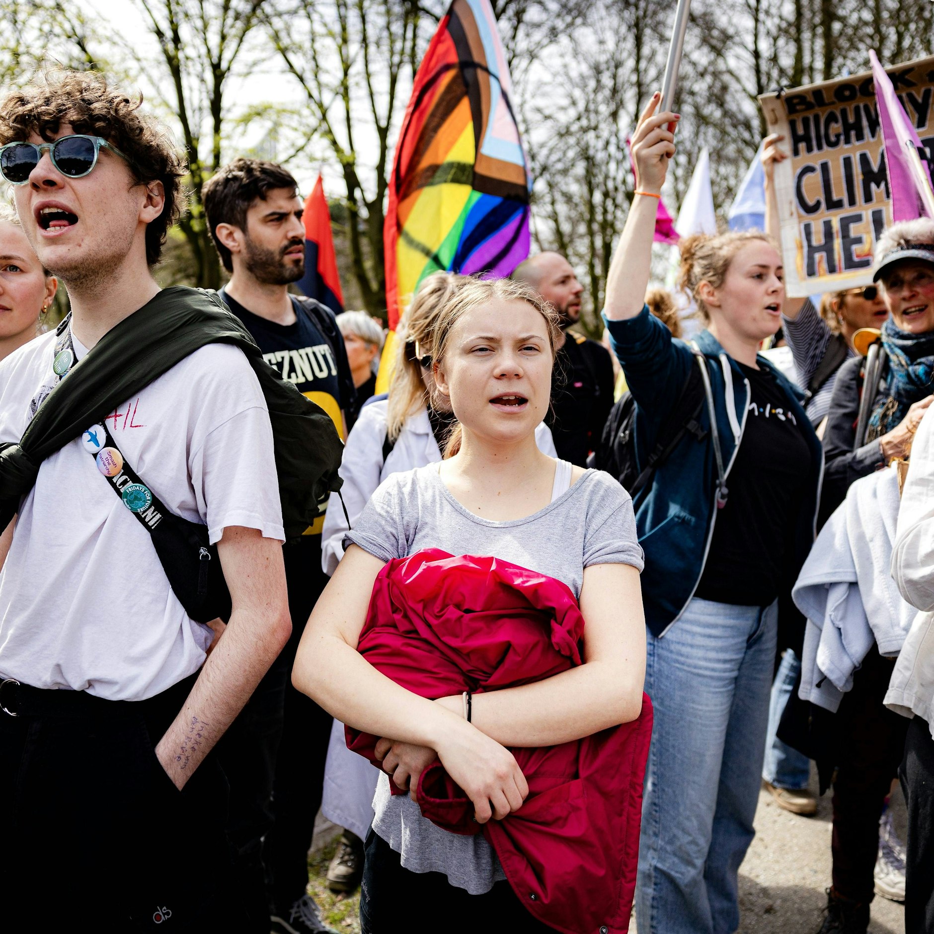 Greta Thunberg hat gemeinsam mit anderen Demonstranten an der A12 in Den Haag gegen Treibstoffsubventionen protestiert.&nbsp;
