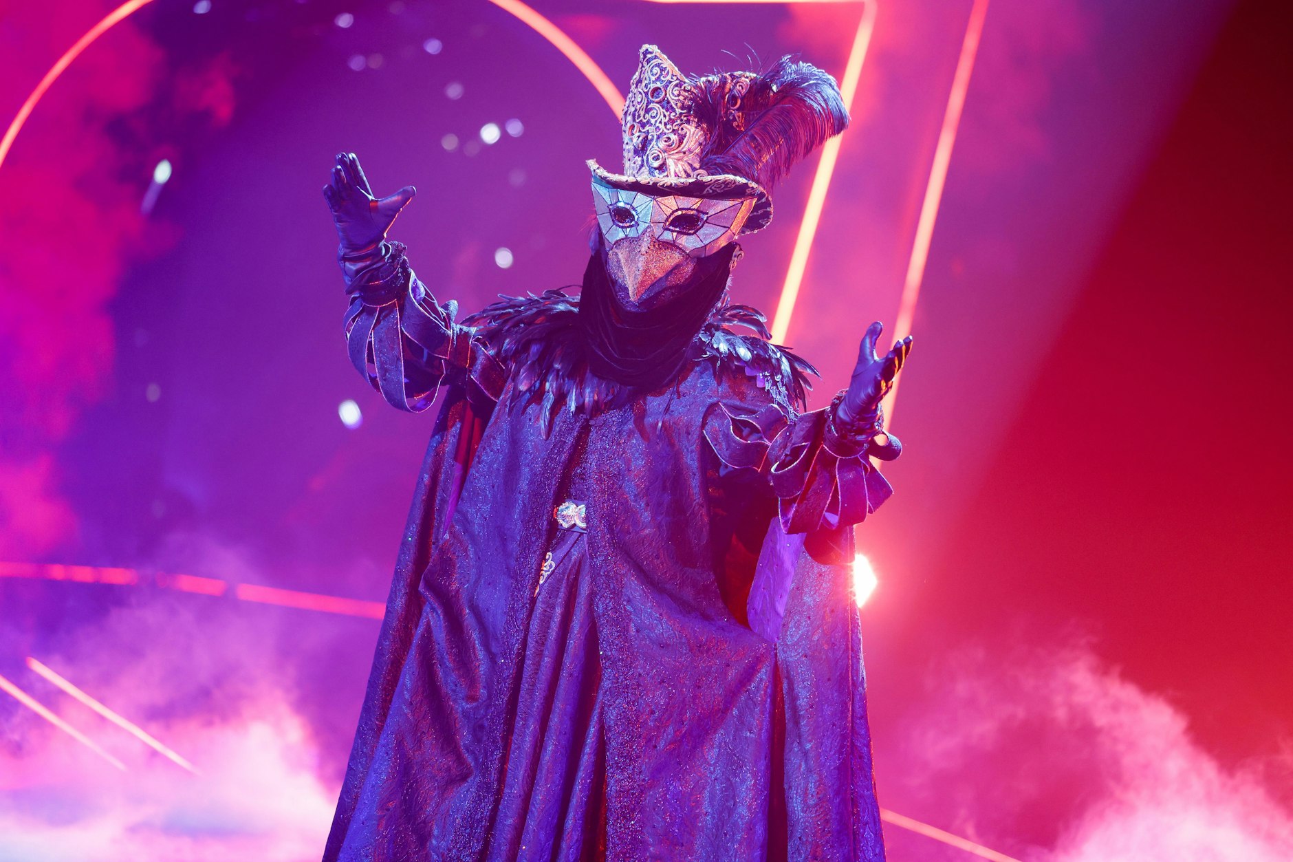 Die Figur "Das Mysterium" tritt in der Prosieben-Show "The Masked Singer" auf der Bühne auf.