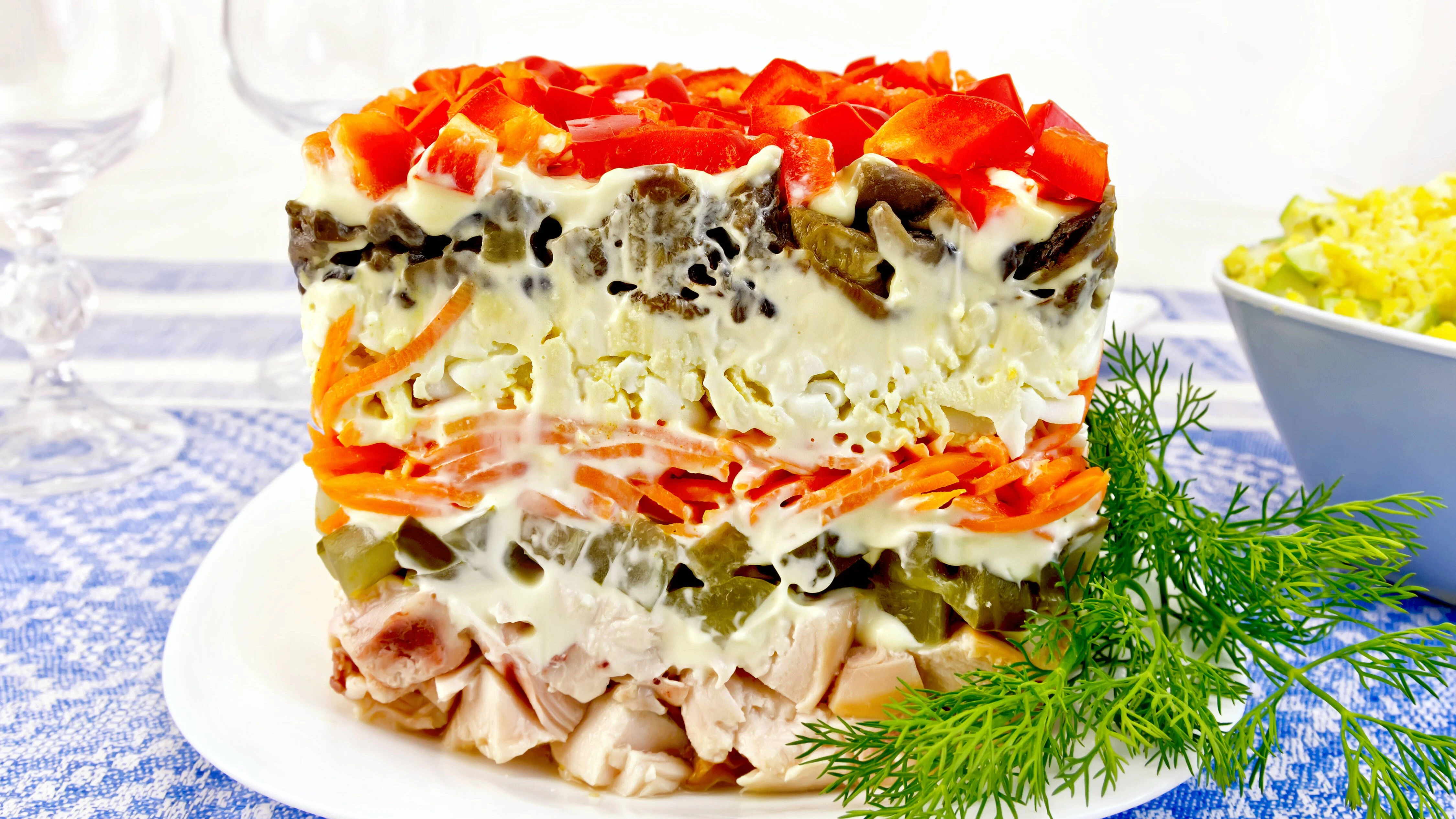 Ein Rezept, viele Varianten: Wer Schichtsalat zubereitet, kann die Zutaten beliebig austauschen.