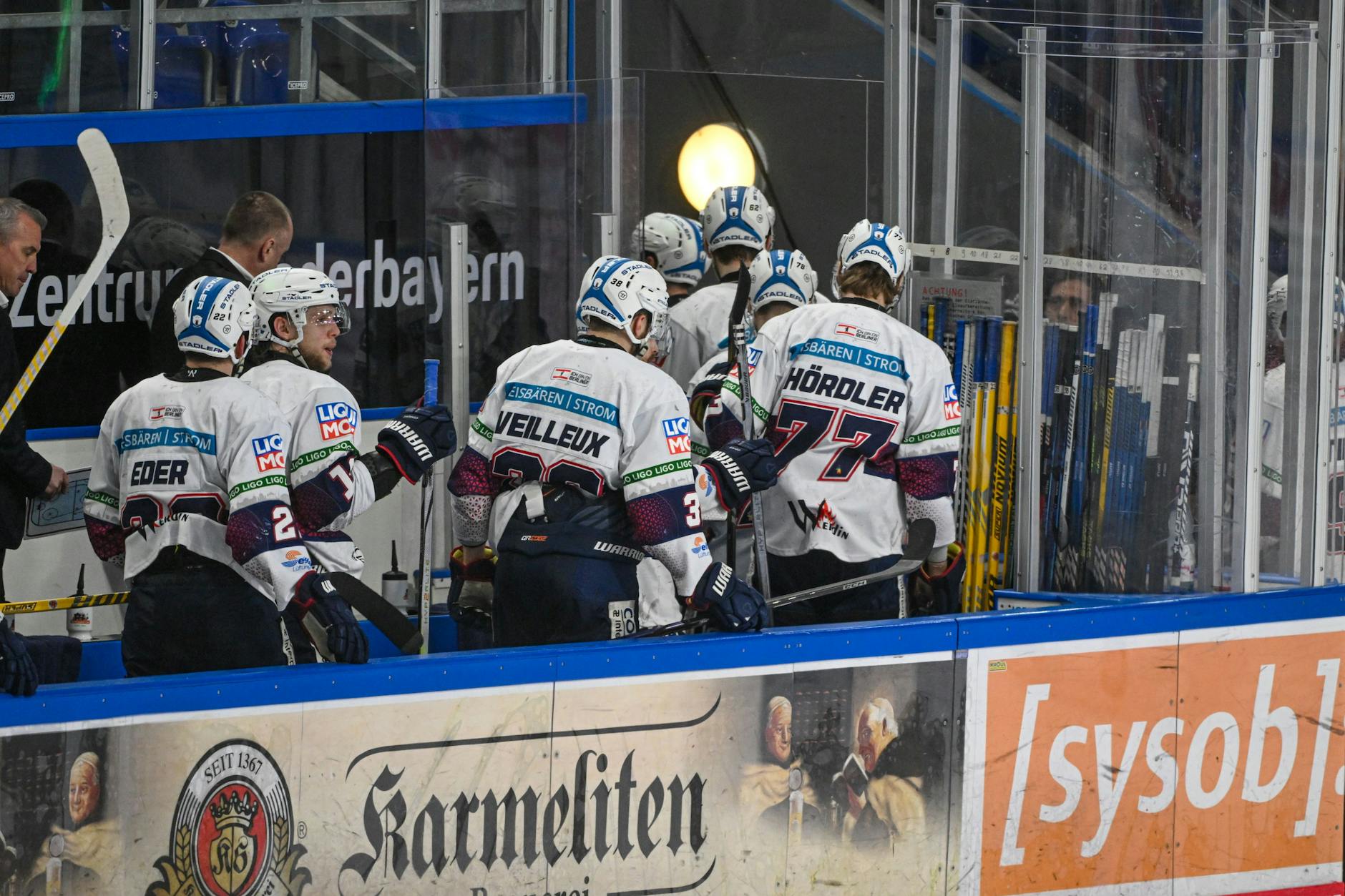 Ungewohntes Bild: Nach zuvor sieben Siegen am Stück verabschieden sich die Eisbären bei den Straubing Tigers mal wieder als Verlierer in die Kabine.