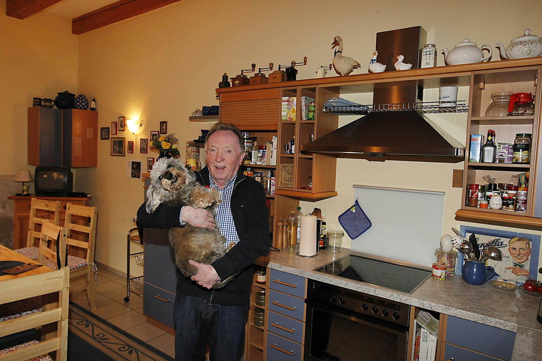 Peter Sodann in seiner Wohnung in Staucha