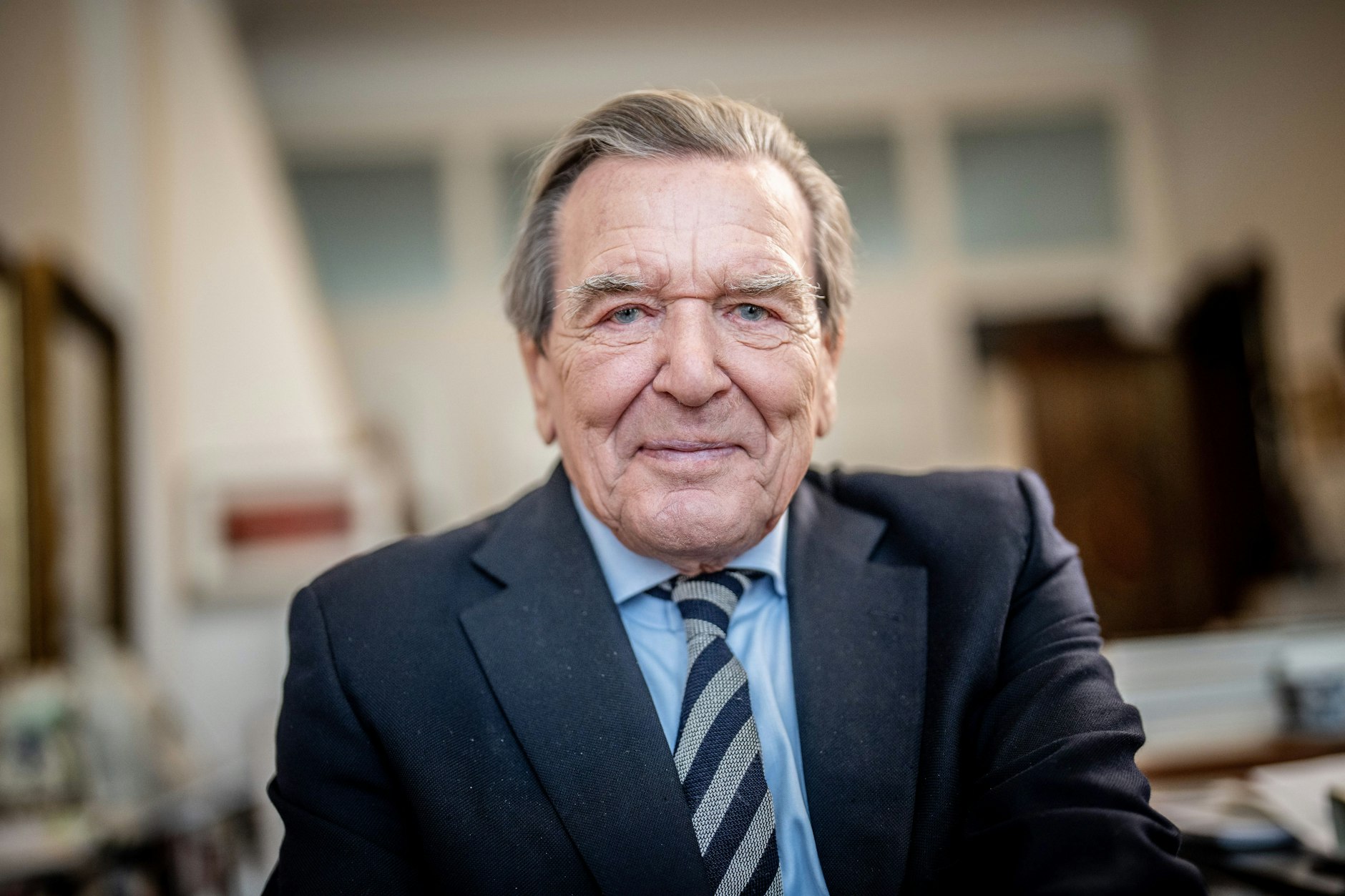 Gerhard Schröder (SPD), Bundeskanzler von 1998 bis 2005, in seiner Kanzlei in Hannover.