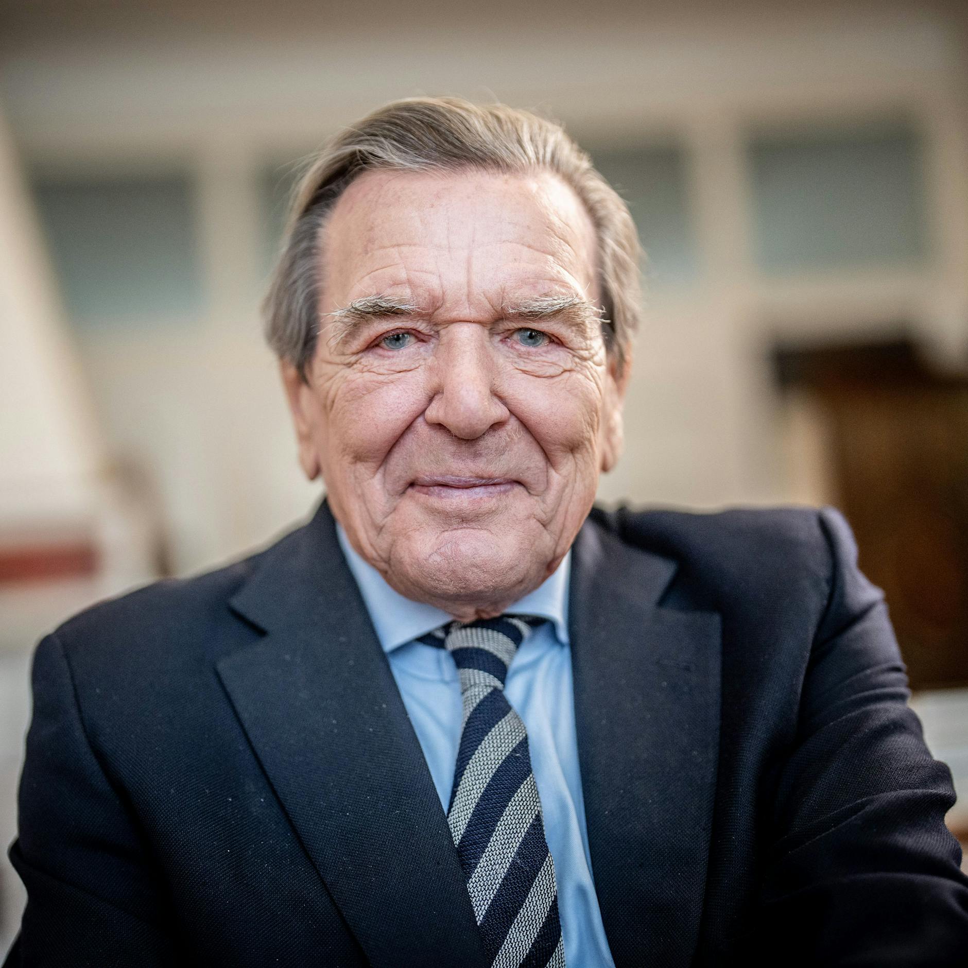 AfD-Chef Chrupalla lobt Gerhard Schröders Russland-Partnerschaft