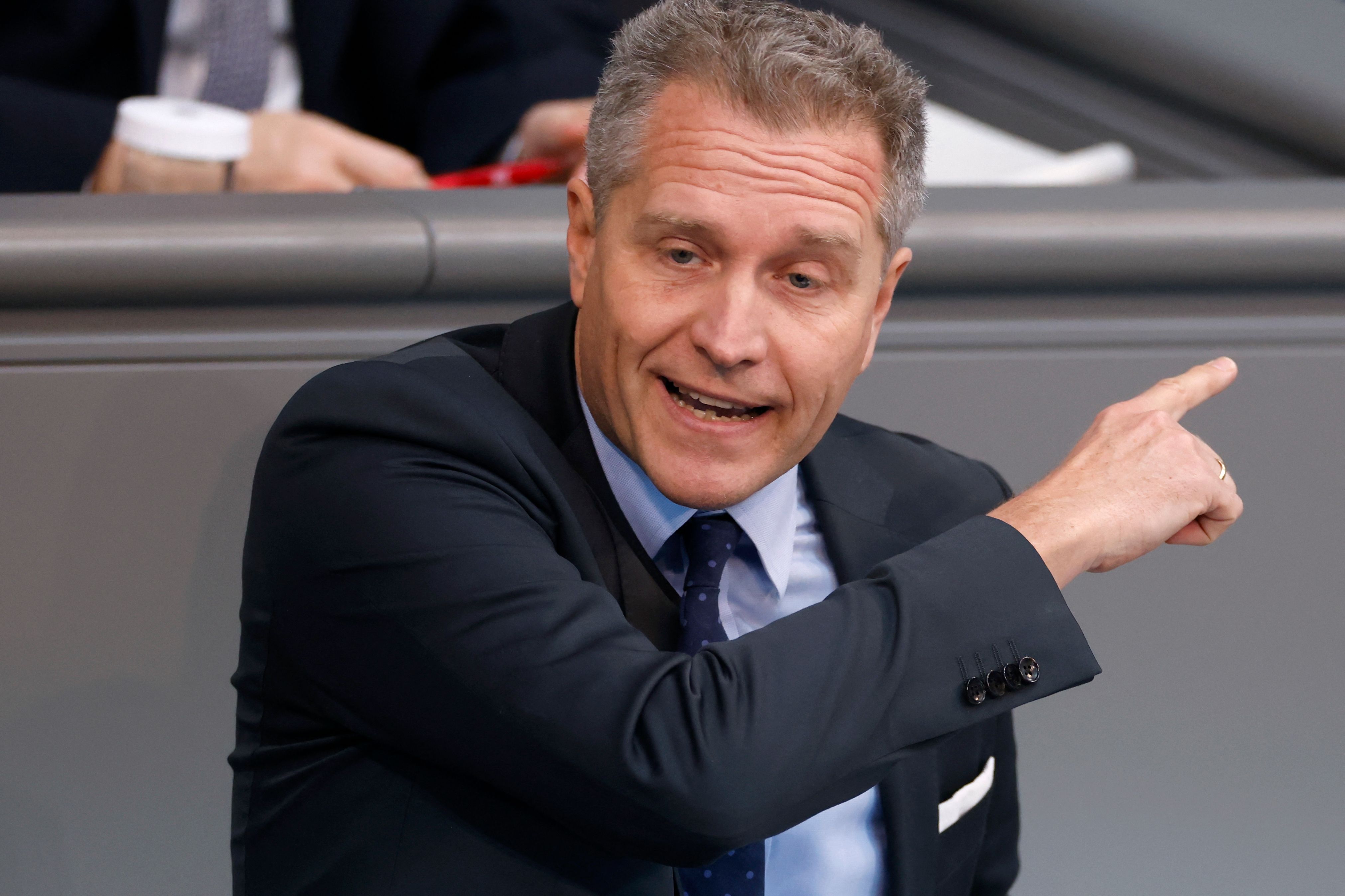 „Sonntagstrend“: AfD verliert laut aktueller Umfrage leicht