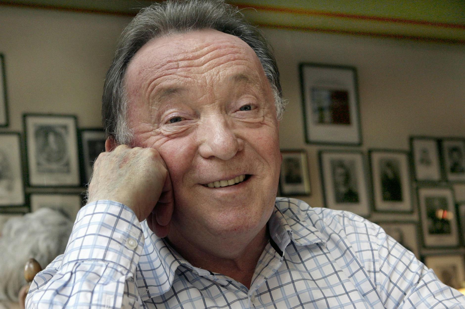 Der Schauspieler Peter Sodann (1936–2024) war als „Tatort“-Kommissar Publikumsliebling im Osten. Hier sitzt er im Café des Neuen Theaters in Halle