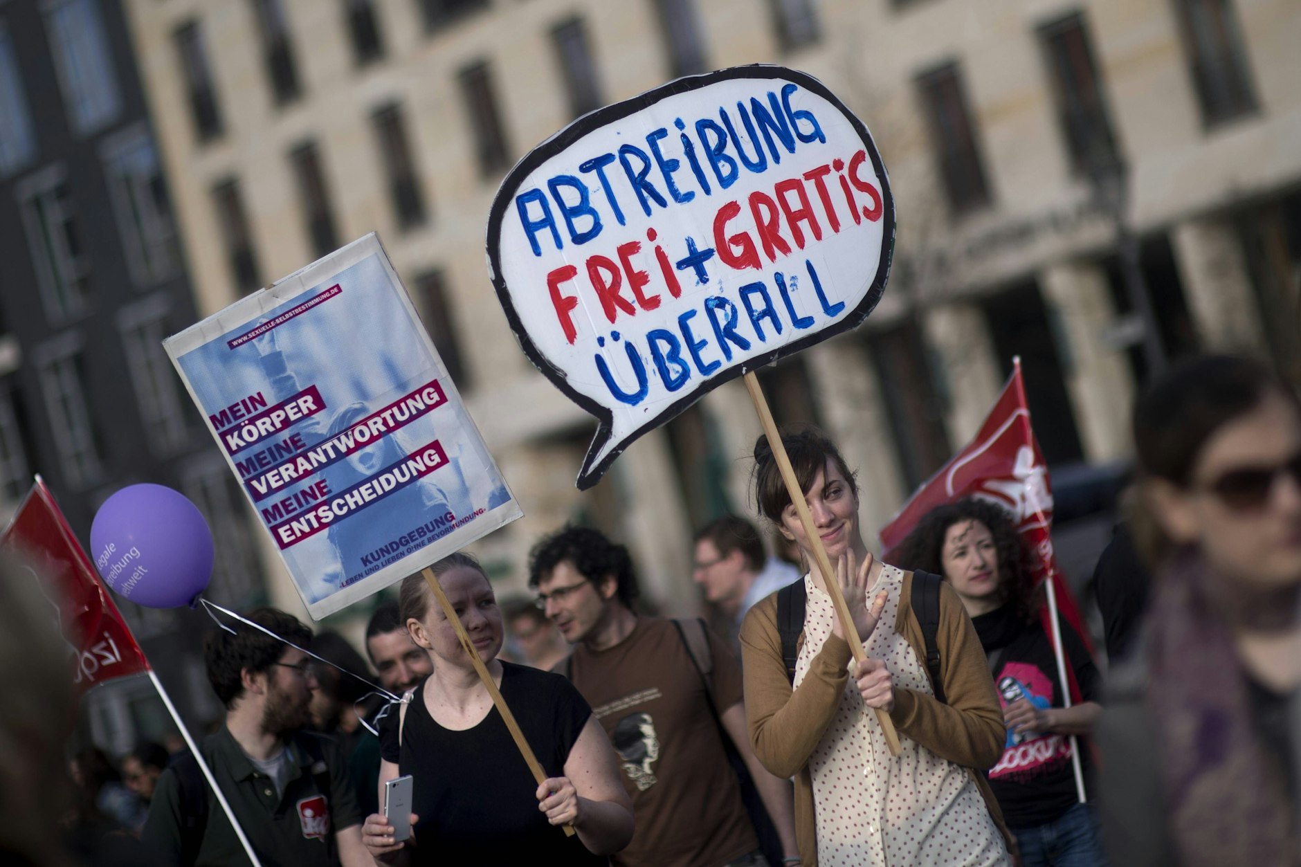 Frauen demonstrieren am Frauentag in Berlin für das Recht auf Abtreibung.&nbsp;