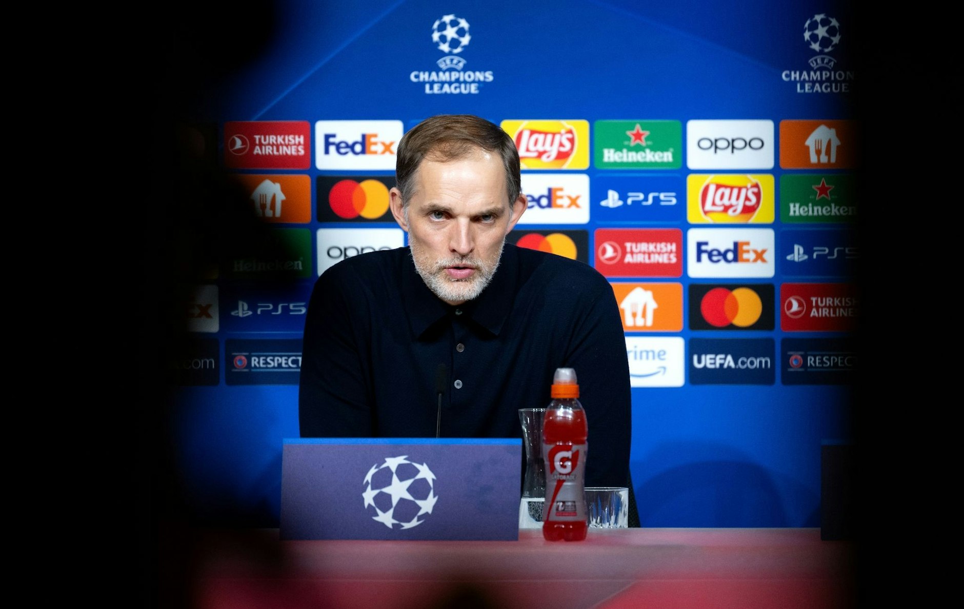 ARCHIV - Will mit seiner Mannschaft den Champions-League-Pokal holen: Bayerns Trainer Thomas Tuchel.  