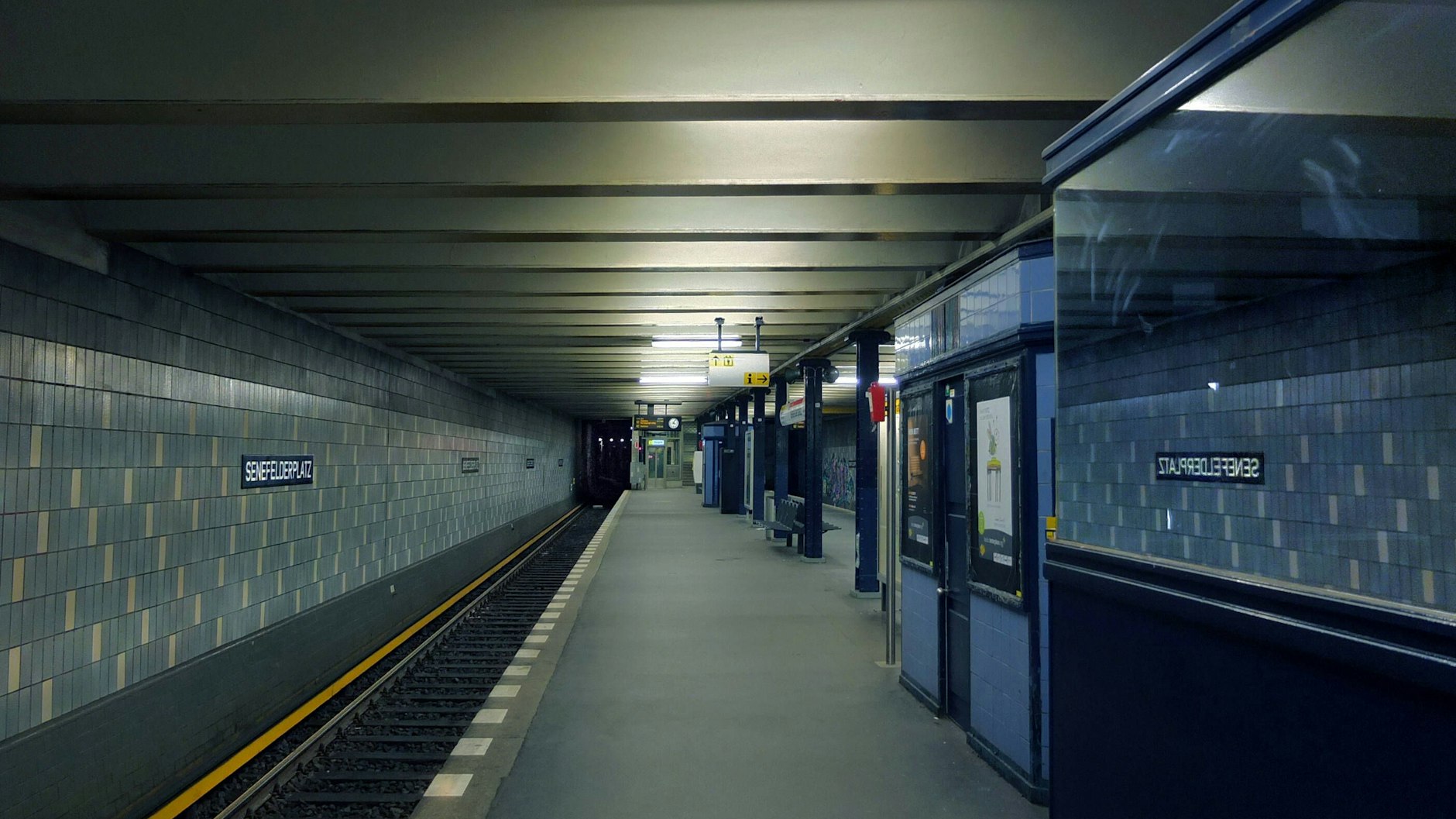 Senefelder Platz ist gleich zweimal von Bauarbeiten betroffen. In Richtung Ruhleben fahren die Züge am U-Bahnhof durch. Nachts besteht bis zum 13. Juni Pendelverkehr zwischen Senefelder Platz und Alexanderplatz.