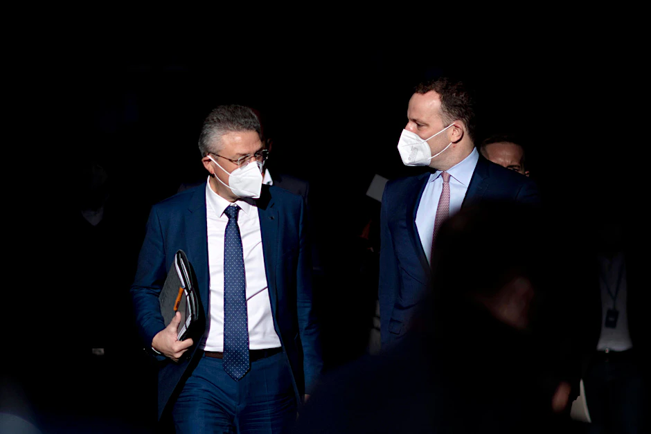 Lothar H. Wieler, Präsident Robert-Koch-Institut, und Jens Spahn, Bundesgesundheitsminister CDU (v.l.n.r.), 2021.