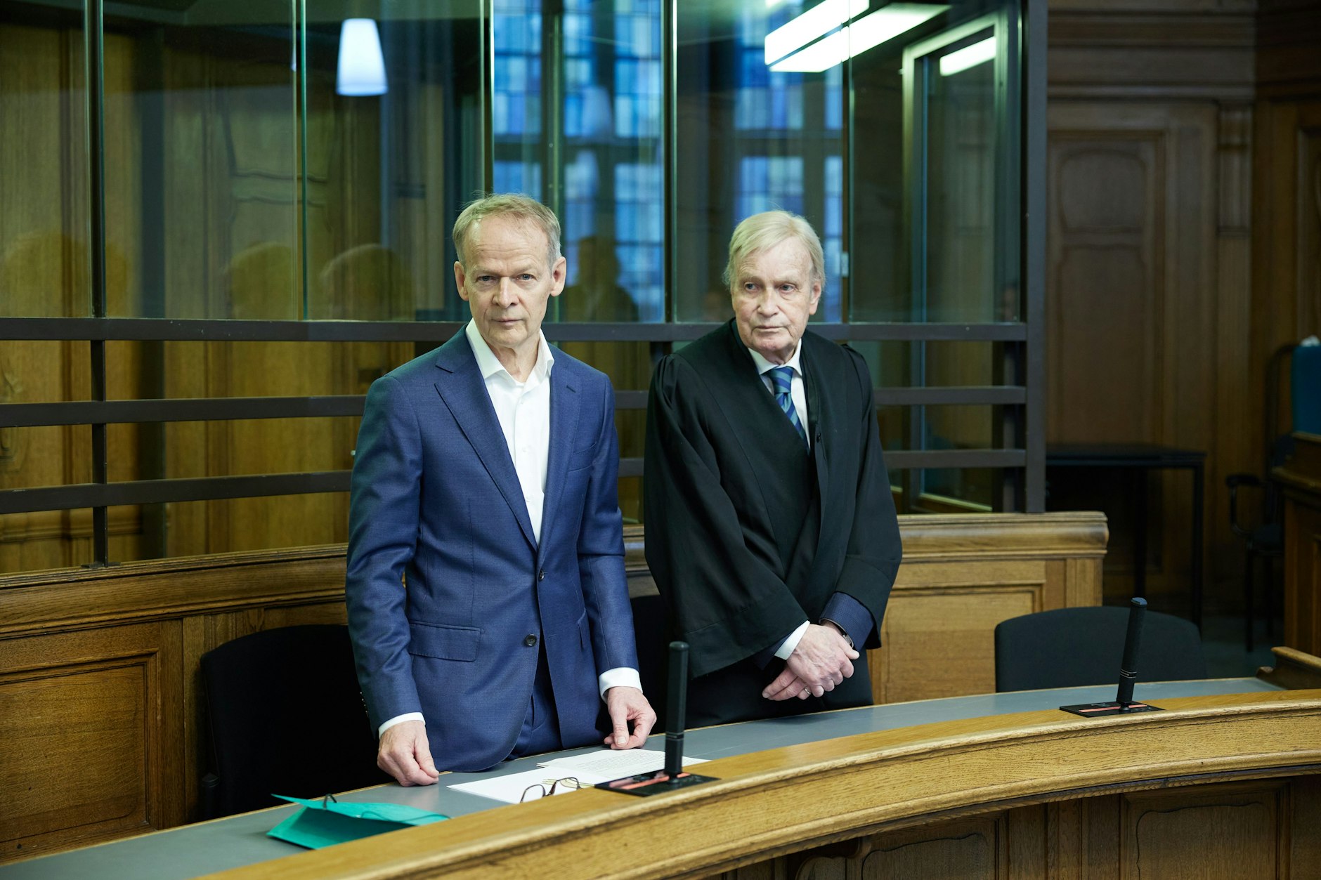 Der Arzt Christoph Turowski (l.) und sein Anwalt Thomas Baumeyer im Kriminalgericht Moabit