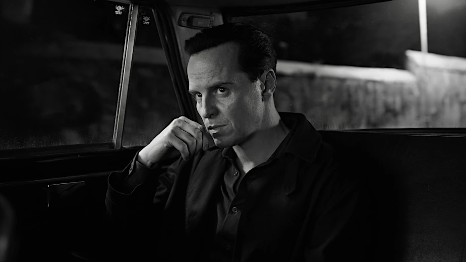 HANDOUT - Andrew Scott als Tom Ripley in einer Szene von «Ripley»: Schon mehrfach wurde der Roman «Der talentierte Mr. Ripley» von Patricia Highsmith adaptiert.  