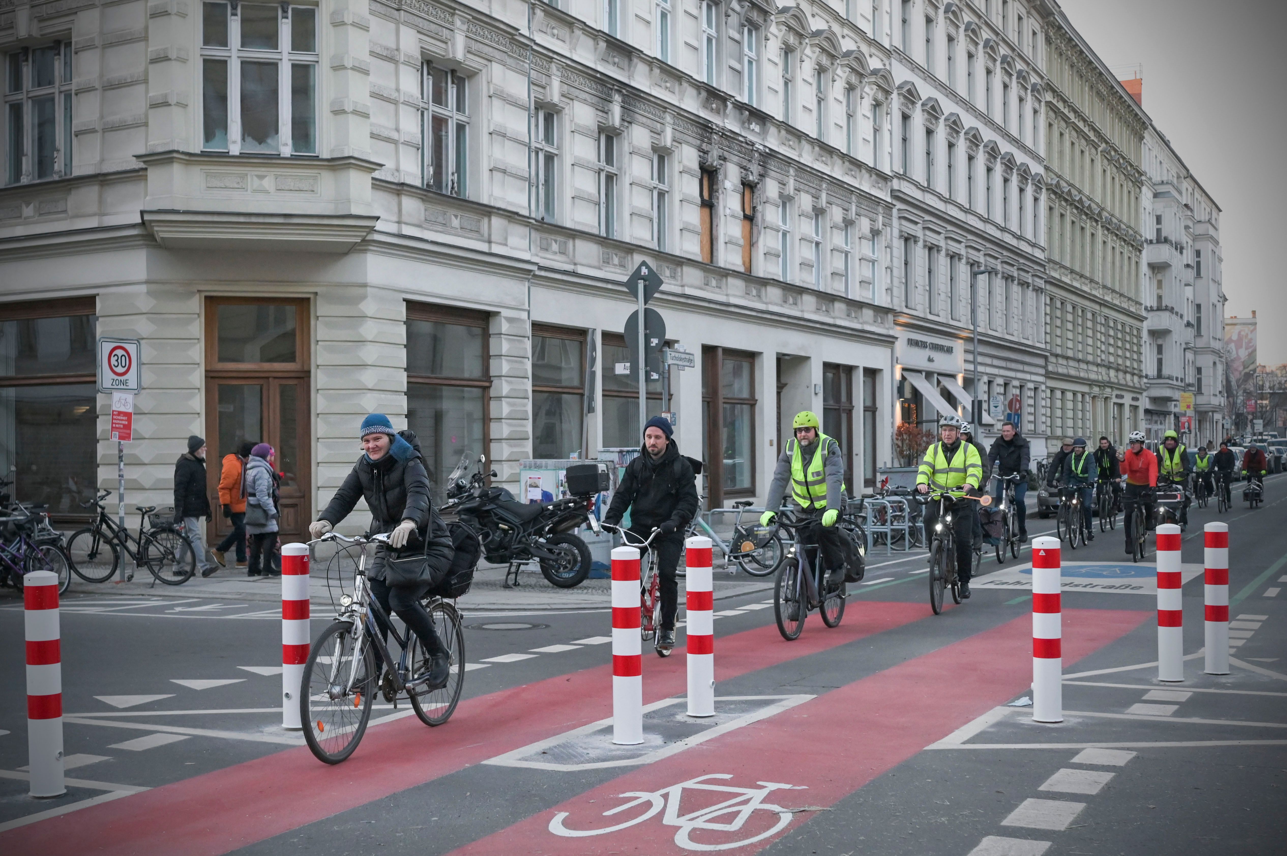 „Pollerbü“ verliert vor Gericht: Die Autosperre in der Berliner Tucholskystraße muss weg