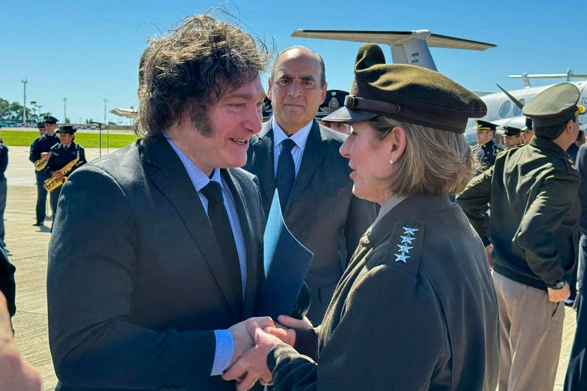 Javier Milei le da la bienvenida a Laura Richardson el 5 de abril.