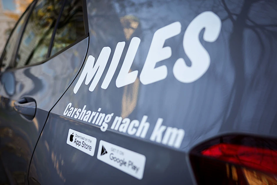 ARCHIV - Beim Berliner Carsharer Miles verfügten Ende 2023 nur noch knapp 17 Prozent aller Leihwagen über einen Elektroantrieb.  sse-Agentur GmbH/dpa