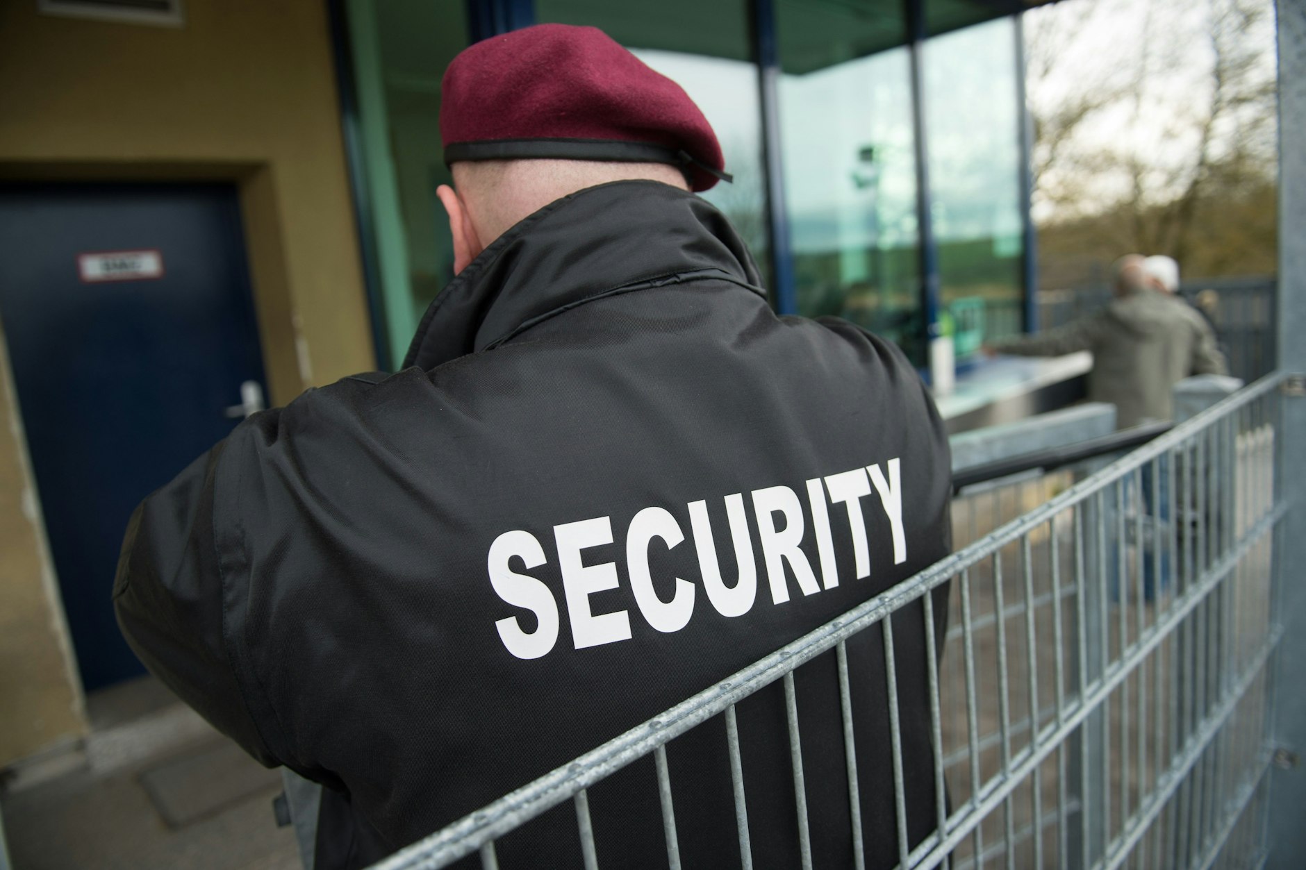 Der neue Mindestlohn gilt auch für Security-Mitarbeiter von privaten Unternehmen, die im Auftrag des Landes arbeiten.