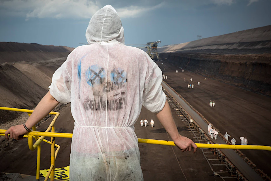 Ein Demonstrant fordert mehr Klimaschutz in Deutschland – nun beschäftigt sich auch die Jutiz mit dem Thema.&nbsp;